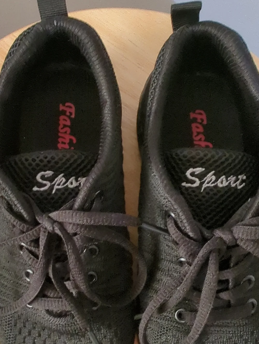 LAST CHANCE-MAKE OFFER Women’s Black Knit Lace-Up Athletic Split Sole Sneakers
